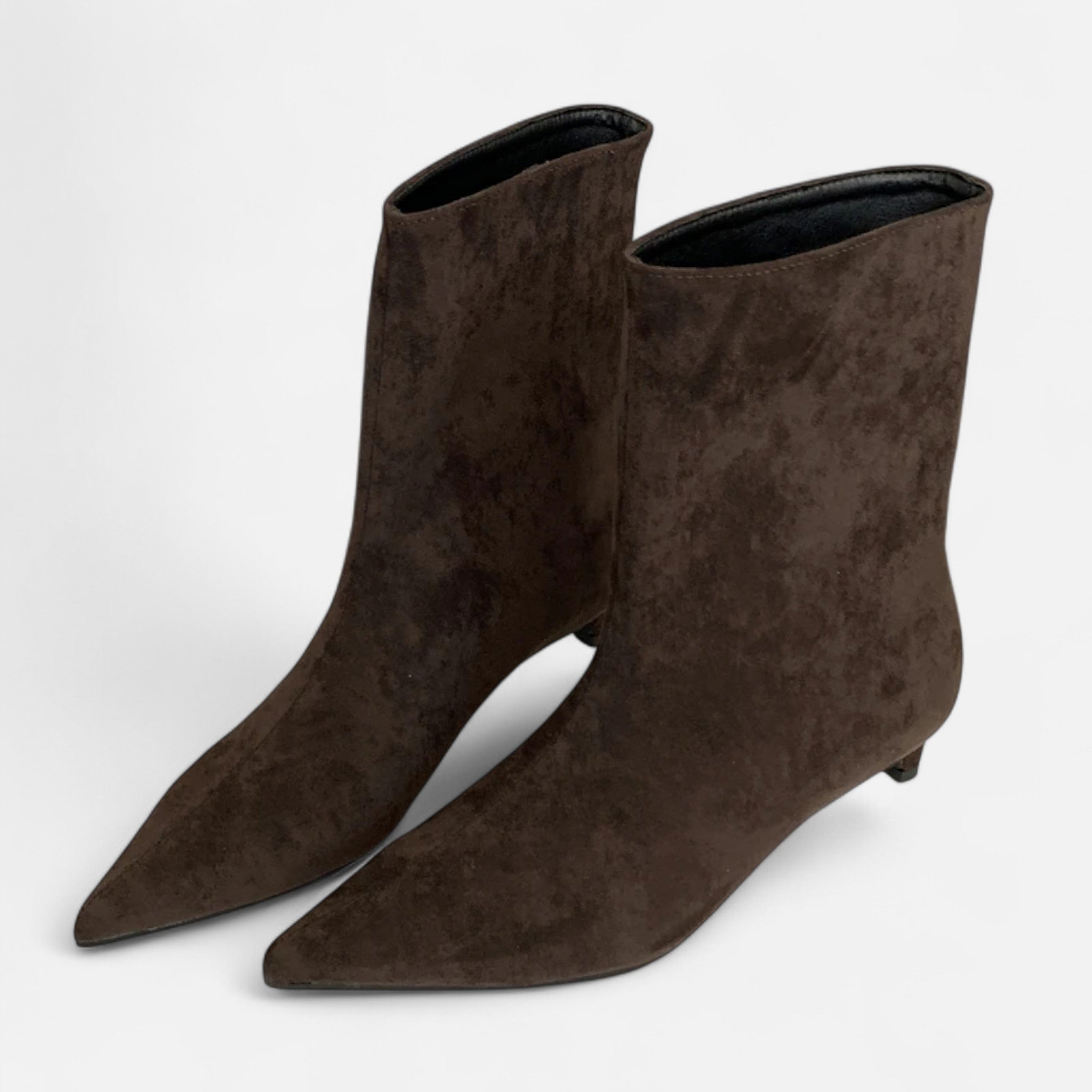 LAURA | Botines de punta afilada con tacón bajo