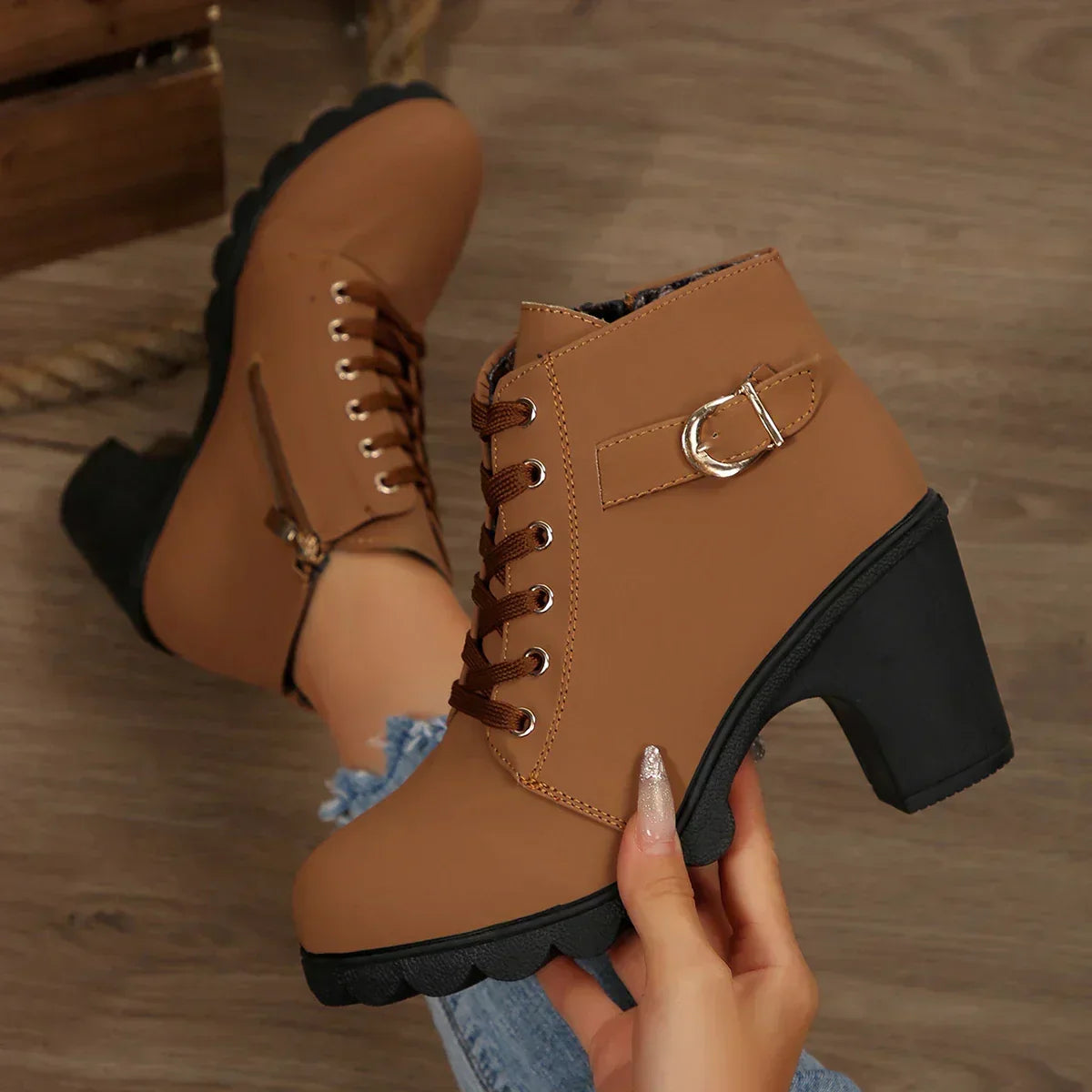 CLAIRE | Botines con tacón ancho