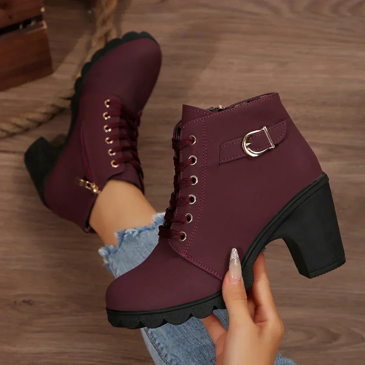 CLAIRE | Botines con tacón ancho