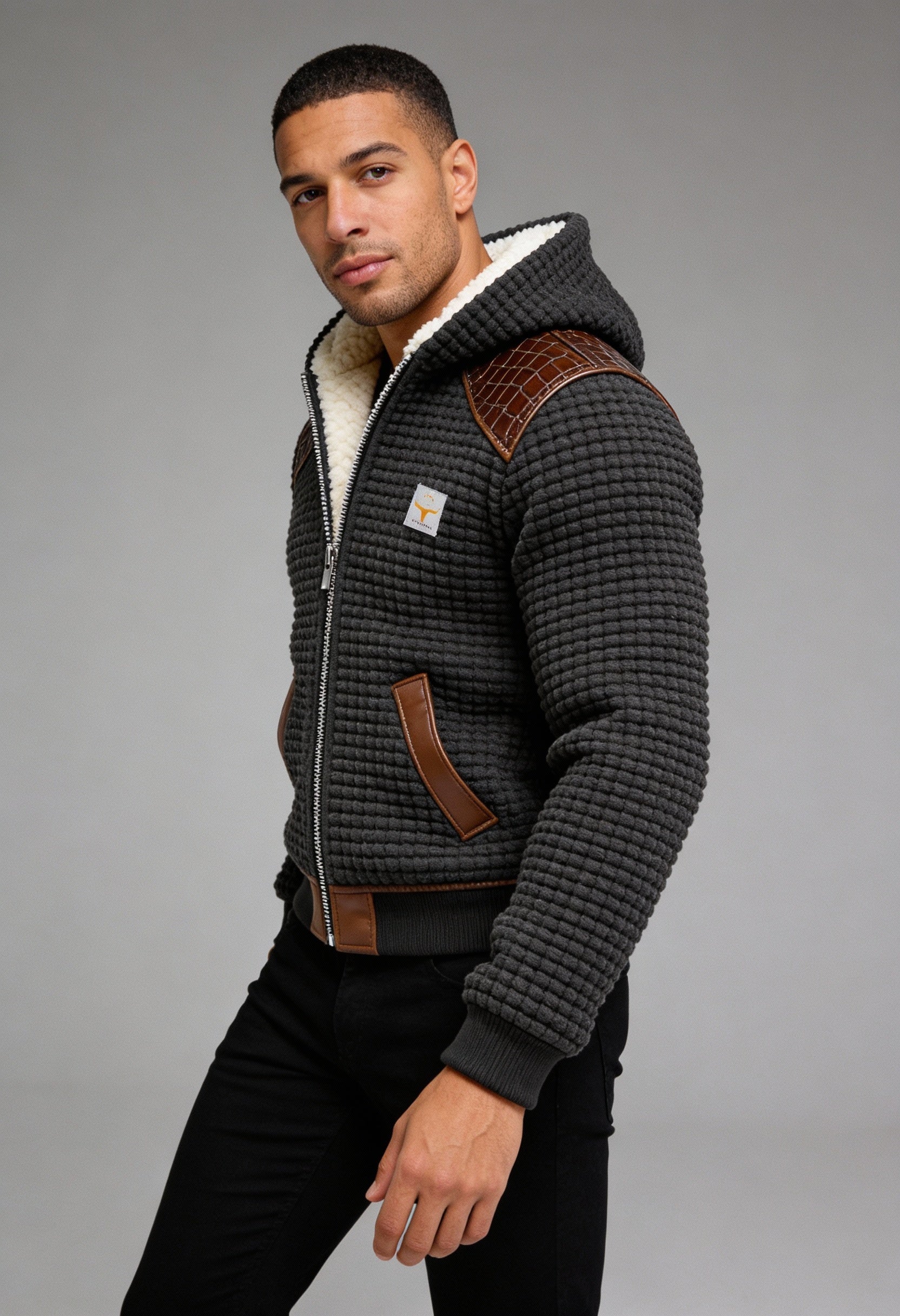 JAVIER | Chaqueta texturizada con cuero grabado